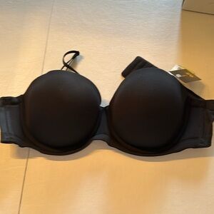 Wacoal Red Carpet strapless bra (includes straps)!  New with tags. Size 40B